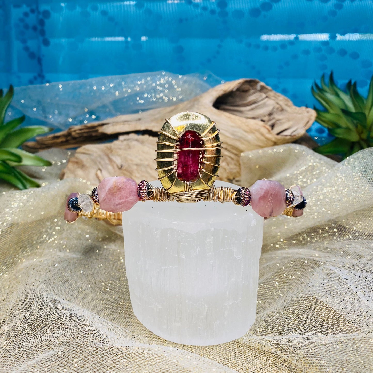 ElegantKunzite_HDQueenCrown-crystalsbytheseallc
