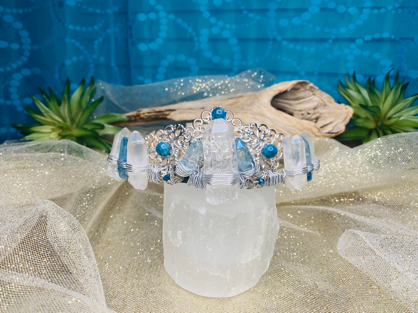 Quart_ApatiteQueenCrown2-crystalsbytheseallc