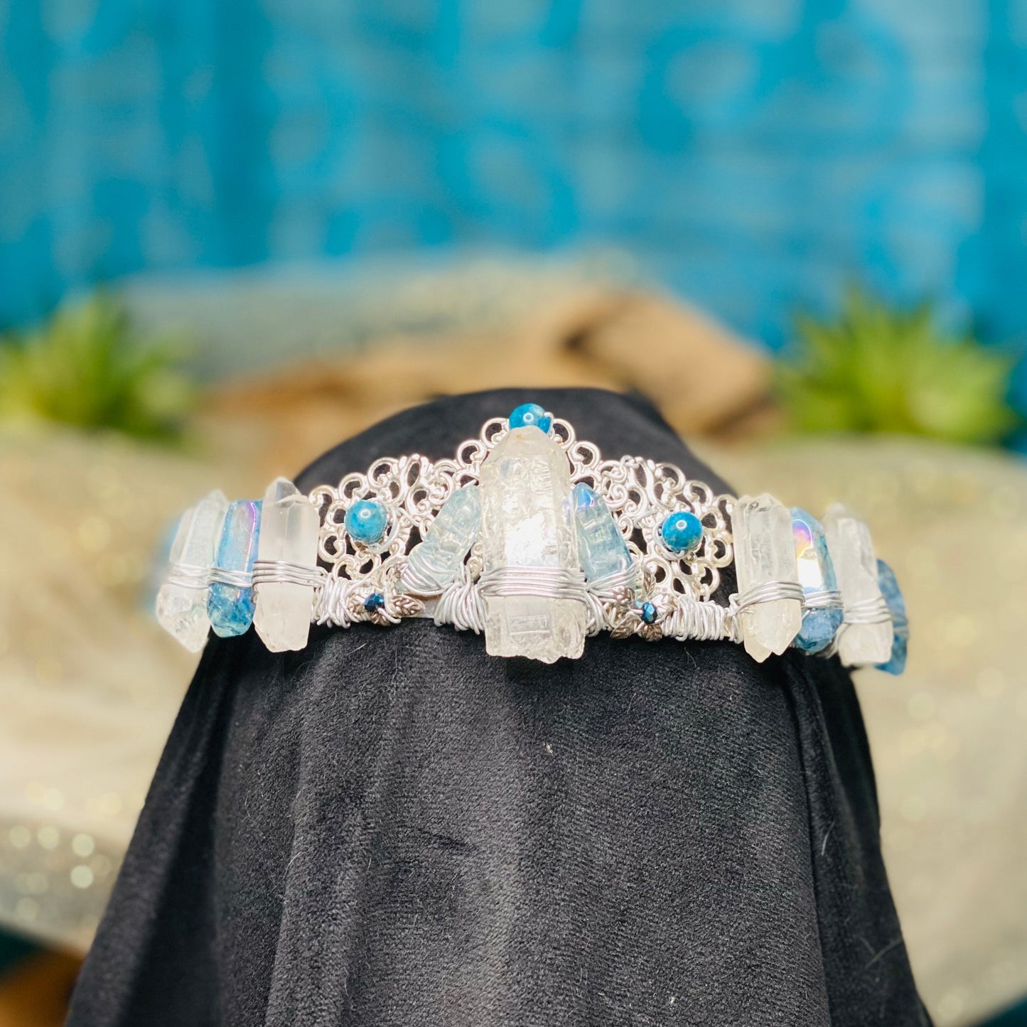 Quartz_ApatiteQueenCrown-crystalsbytheseallc