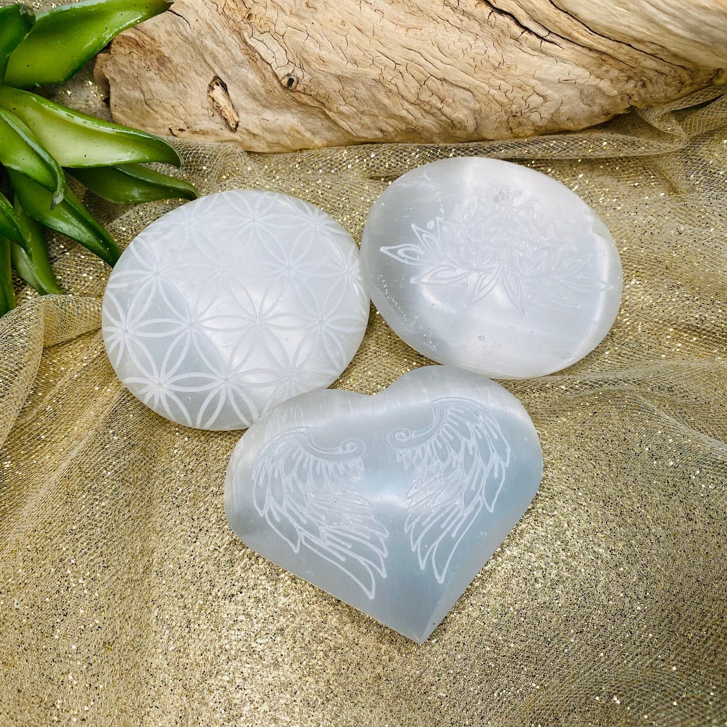 Selenitecarvedgrppic-crystalsbytheseallc