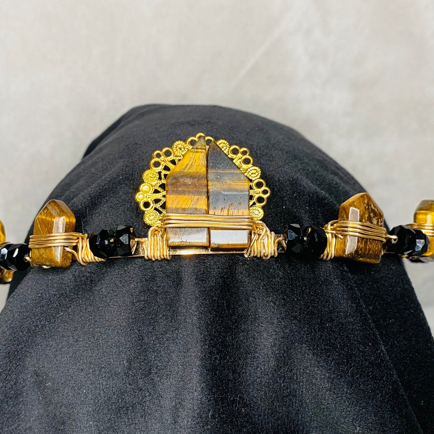 TigerEyeMedallionCrown-crystalsbytheseallc