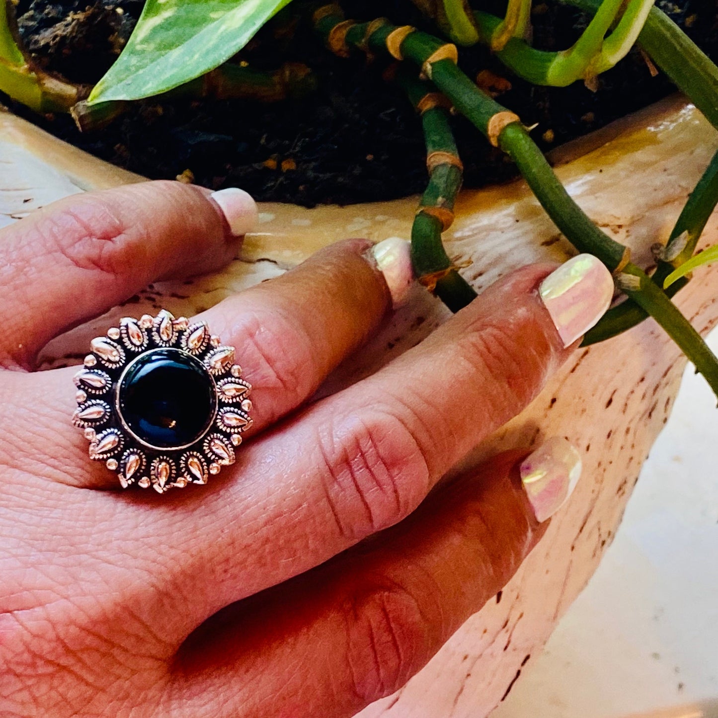 blkonyxsunburstringonhand-cyrstalsbytheseallc