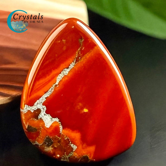 🔥 Rooted in Strength: Working with Red Jasper During the First Quarter Moon