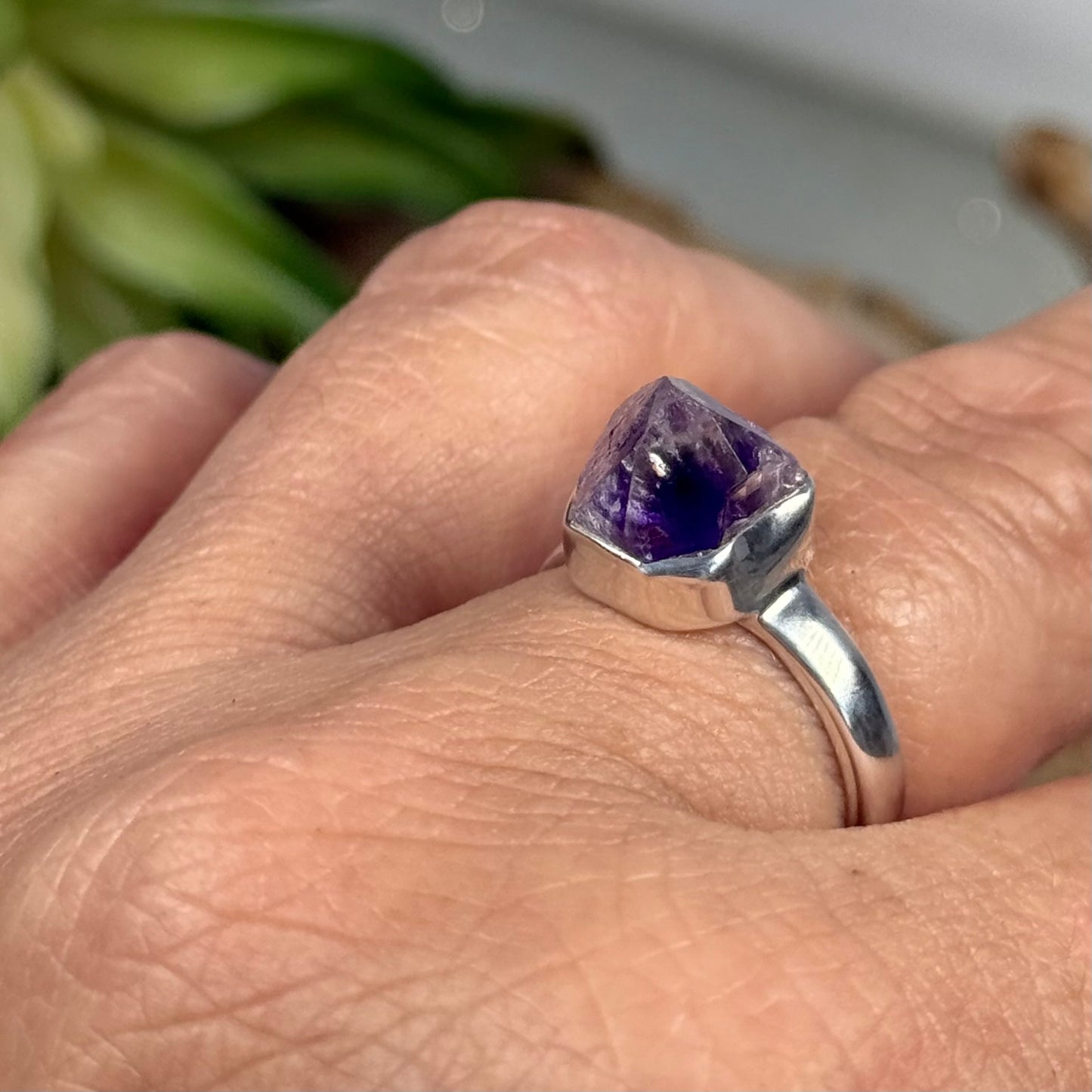 Elegant Amethyst Ring in Sterling Silver – Crystal Healing Jewelry