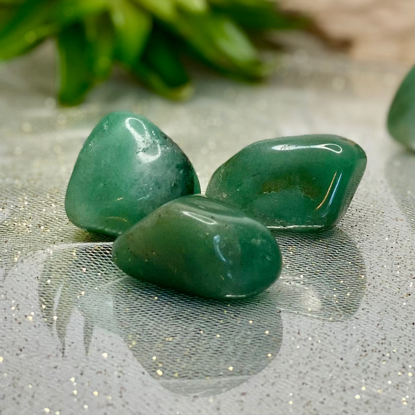 Green Aventurine Tumbled Crystals: Nature's Tranquil Abundance Attractor