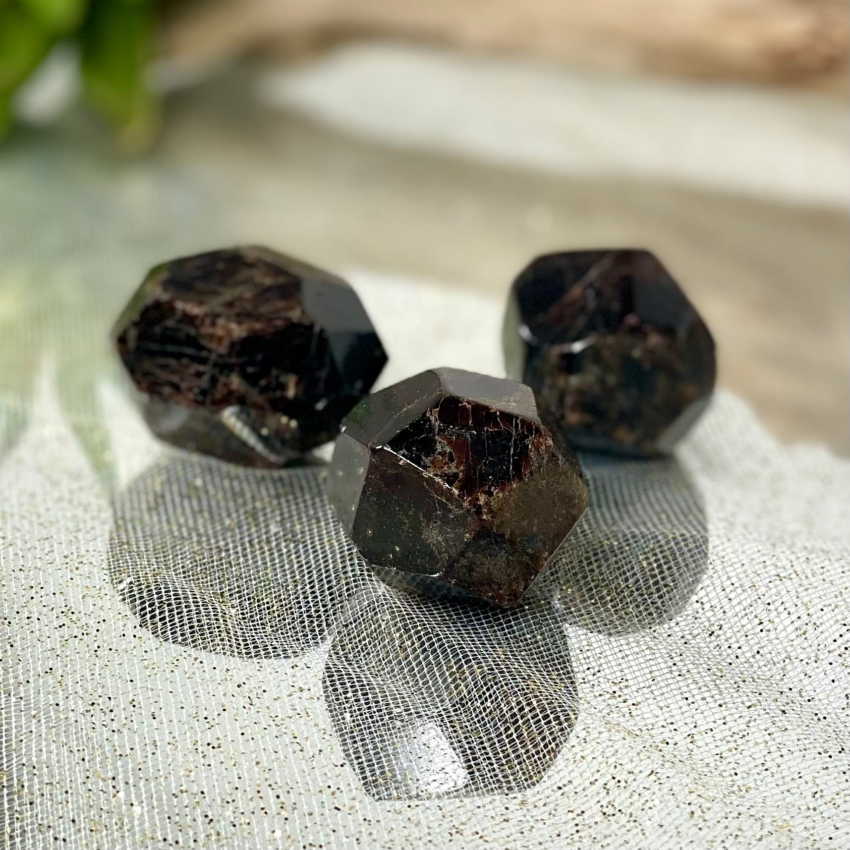 Garnet faceted stones for grounding and health-CBTS