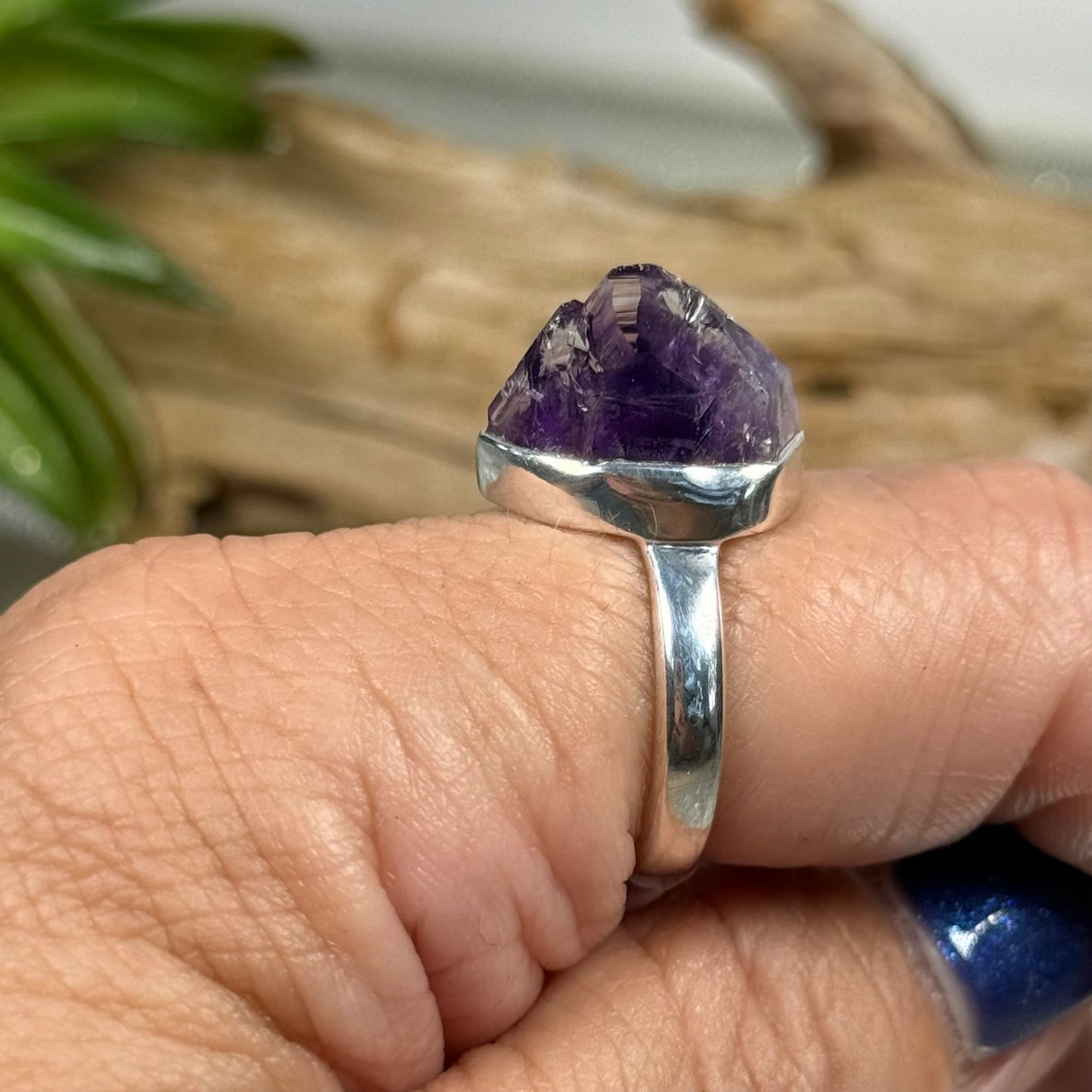 Elegant Amethyst Ring in Sterling Silver – Crystal Healing Jewelry