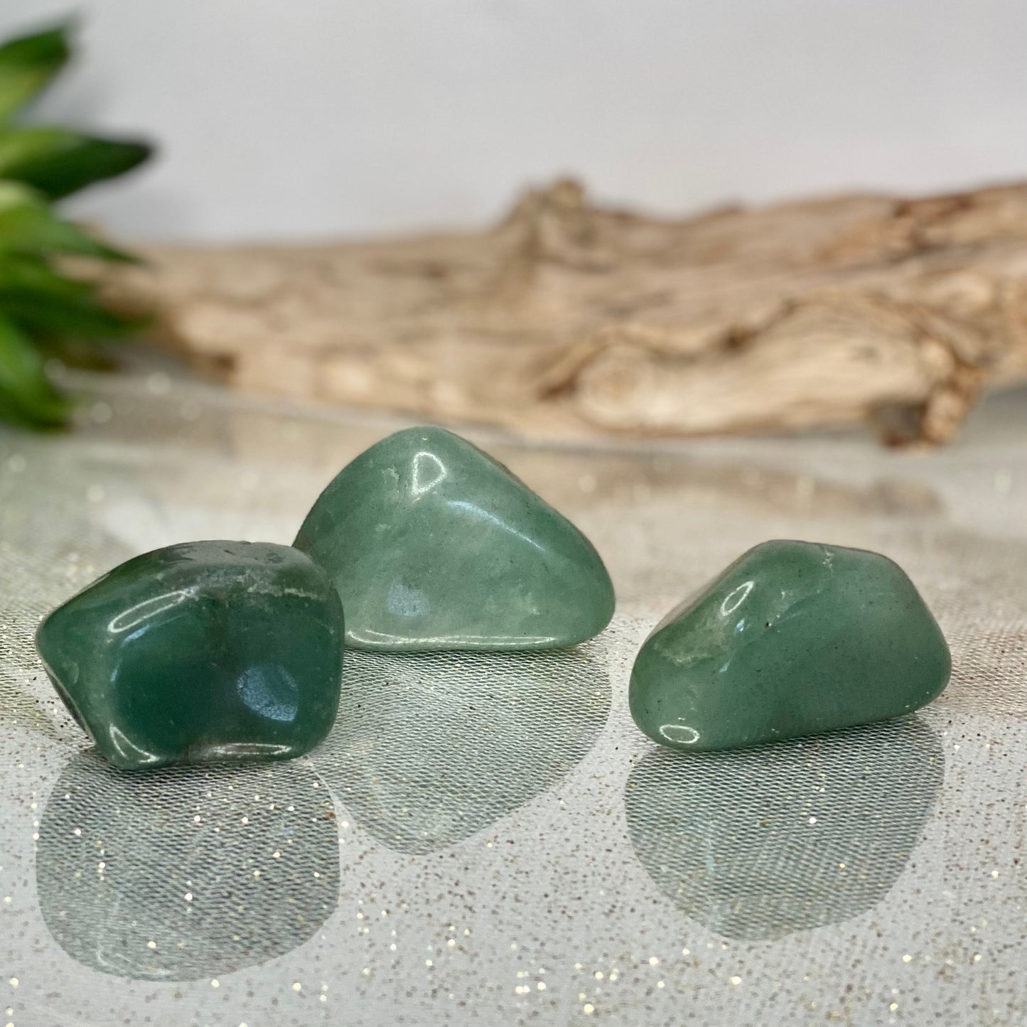 Green Aventurine Tumbled Crystals: Nature's Tranquil Abundance Attractor