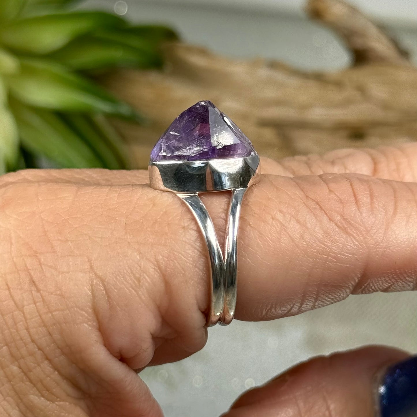 Elegant Amethyst Ring in Sterling Silver – Crystal Healing Jewelry