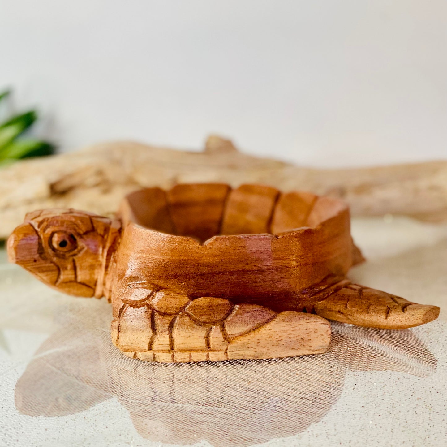 Exquisite Hand-Carved Turtle Bowls from Bali: Artistic Creations with Island Soul